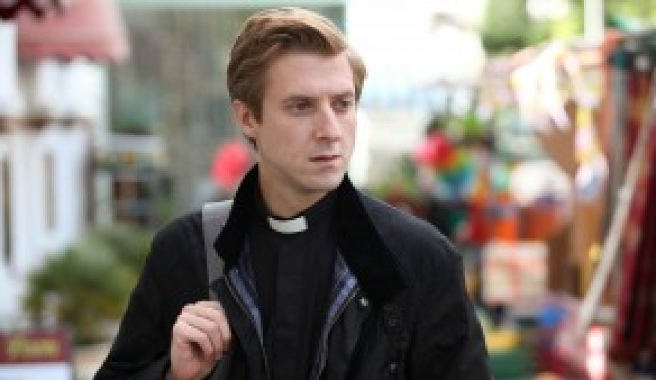 Arthur Darvill es Reverendo Paul Coates