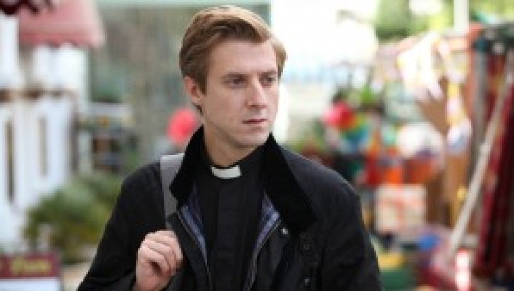 Arthur Darvill es Reverendo Paul Coates