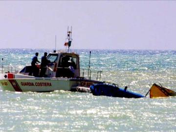 Rescatados los cadáveres de 20 inmigrantes del barco hundido frente a las costas de Libia