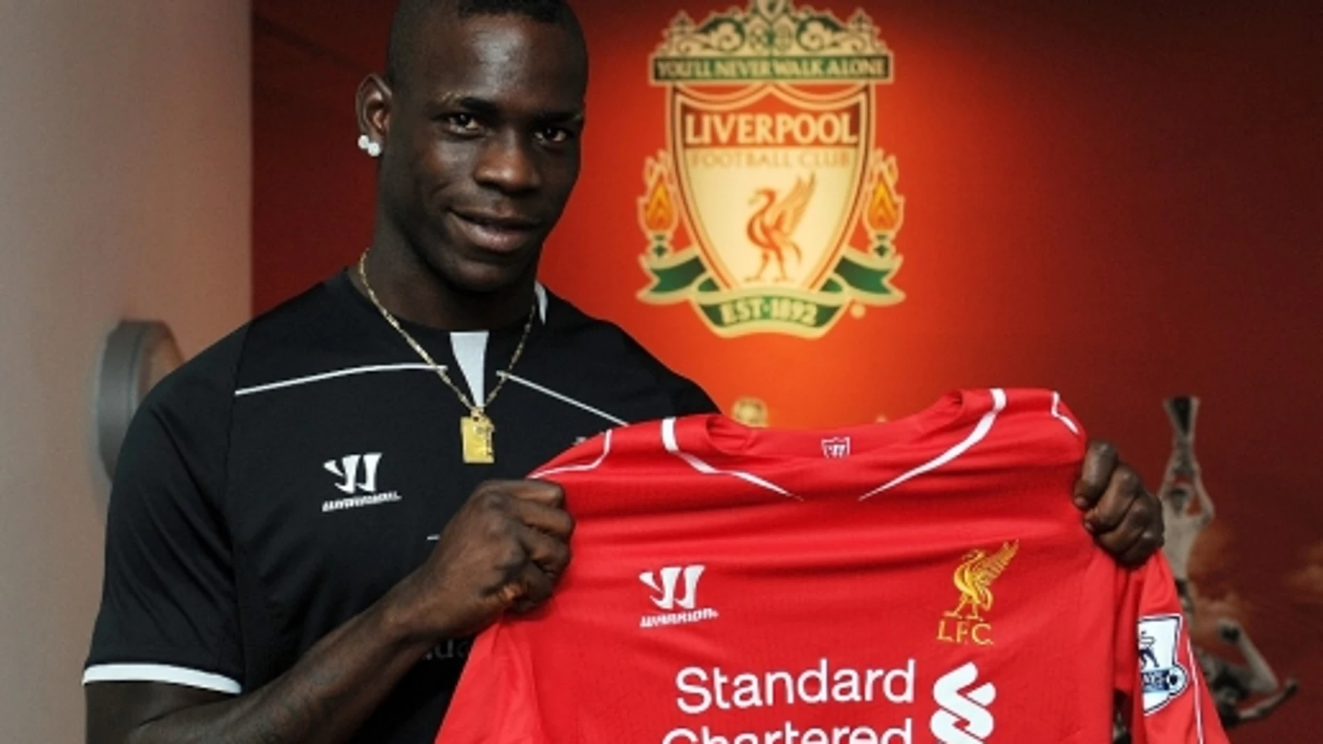 Balotelli, con la camiseta del Liverpool Balotelli, con la camiseta del Liverpool