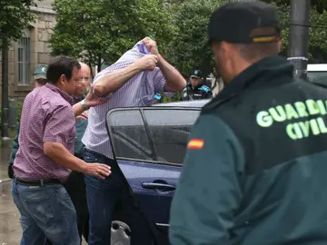 Detienen a dos hombres en Pontevedra por abusar de una niña Detienen a dos hombres en Pontevedra por abusar de una niña