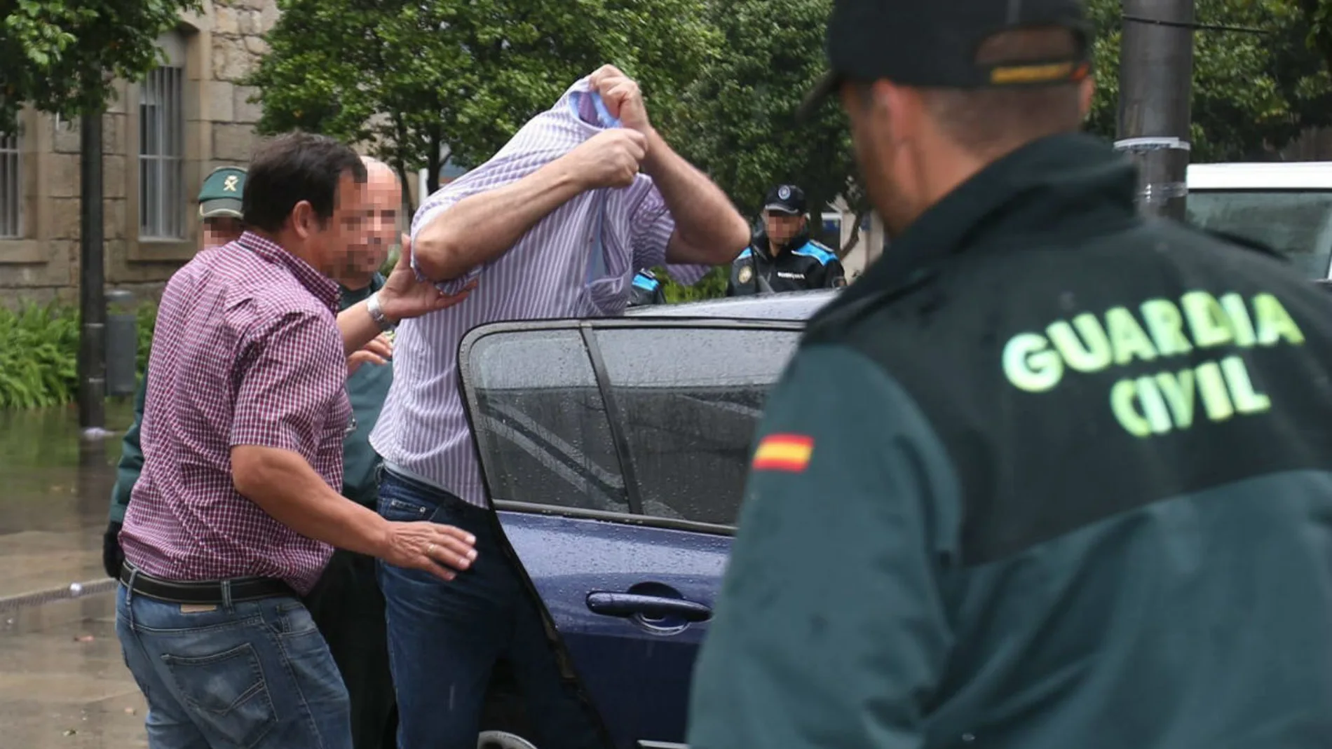 Detienen a dos hombres en Pontevedra por abusar de una niña Detienen a dos hombres en Pontevedra por abusar de una niña