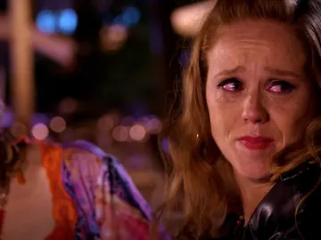 Trini le confiesa a Charo que Manu es su hijo Trini le confiesa a Charo que Manu es su hijo