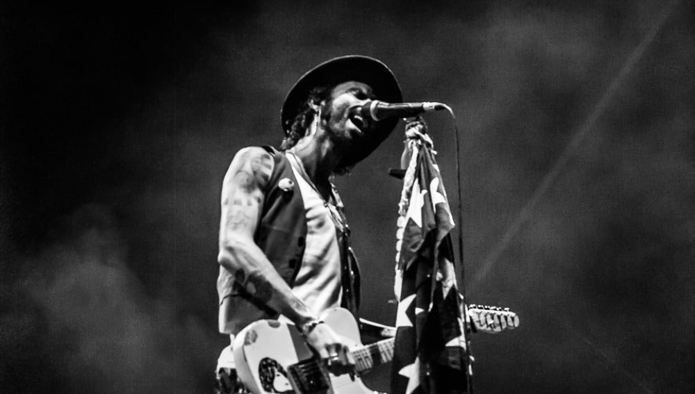 Leiva en un momento del concierto en San Sebastián de los Reyes. 