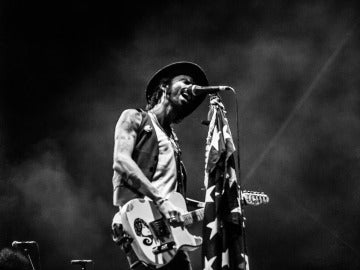 Leiva en un momento del concierto en San Sebastián de los Reyes. 