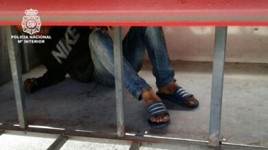 Tres inmigrantes pretendían entrar de forma ilegal en los bajos de dos camiones en Motril