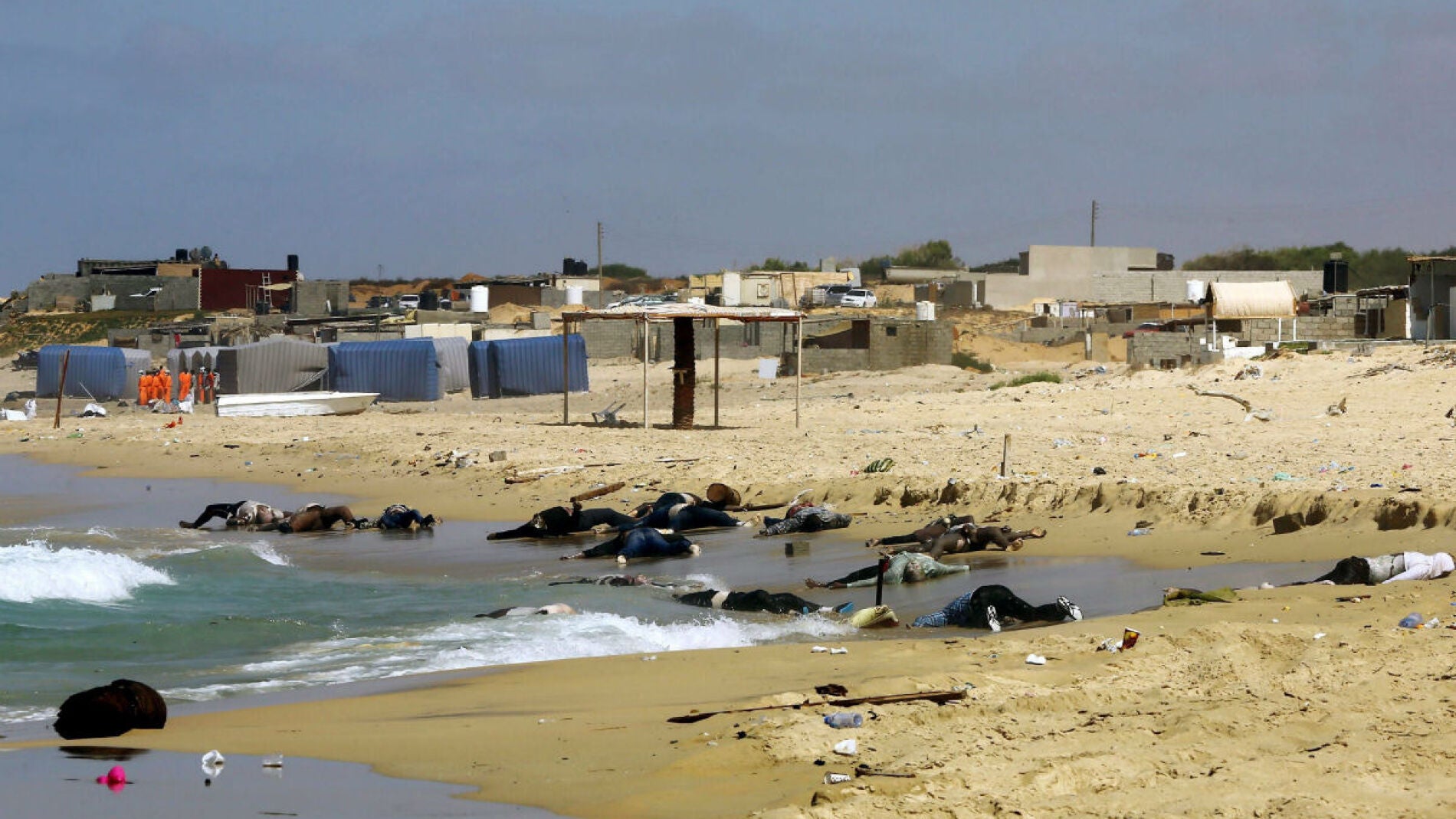 Cientos de cad&aacute;veres de inmigrantes frente a las costas de Tr&iacute;poli