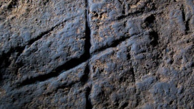 Descubren un grabado tallado por neandertales en una cueva de Gibraltar