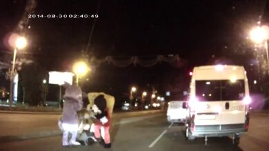 Mickey Mouse y Bob Esponja propinan una paliza a un conductor en Rusia