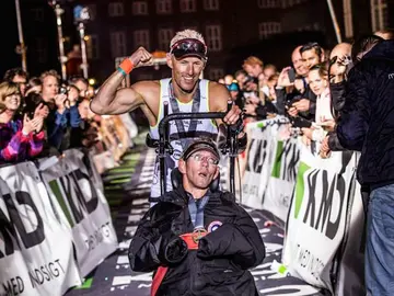 Los hermanos daneses llegando a la meta Los hermanos daneses llegando a la meta