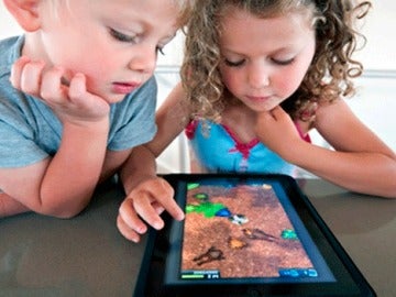 Niños con tableta