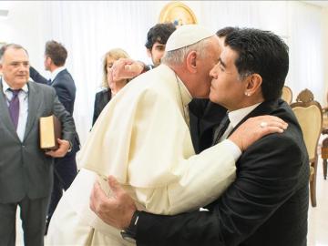 El papa y Maradona