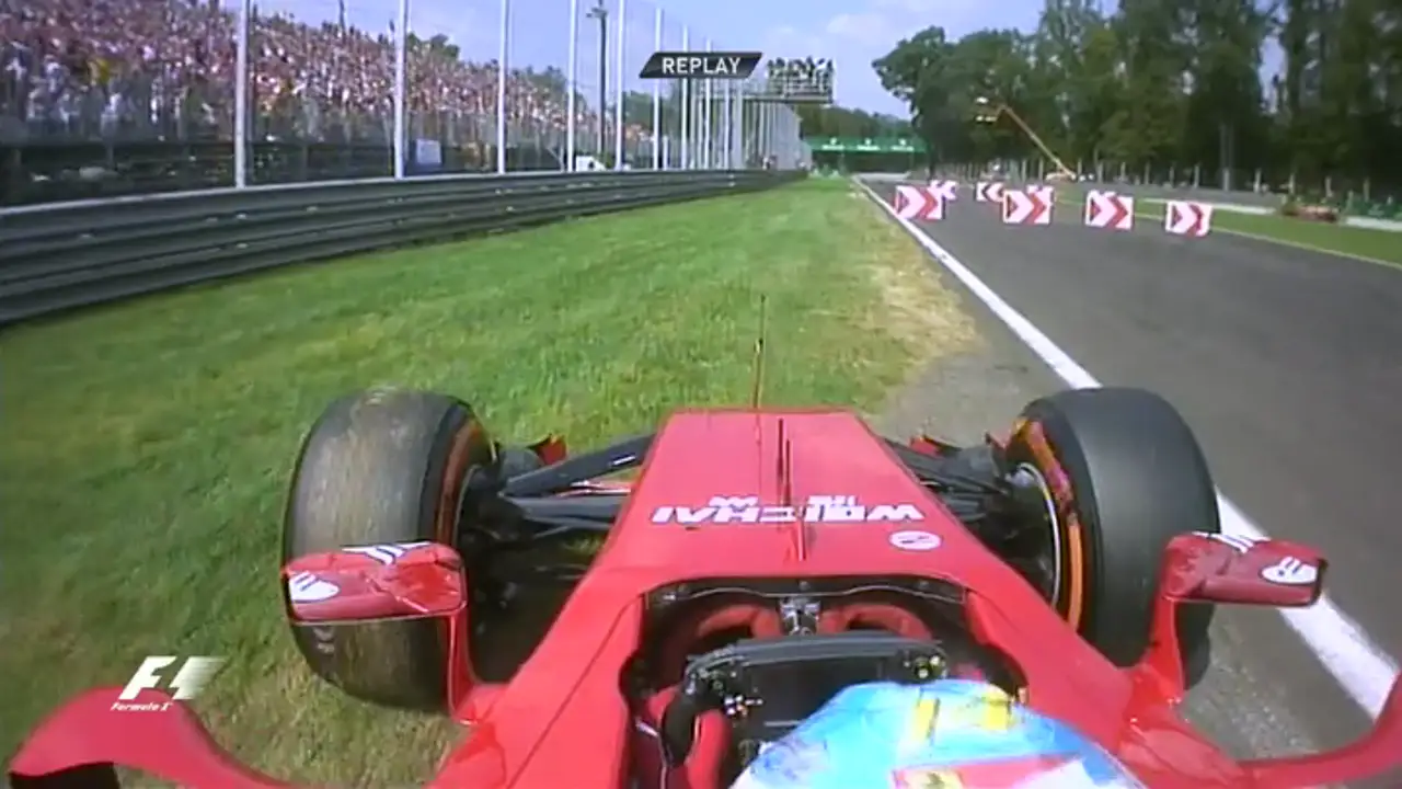 Alonso abandona en Monza tras un fallo en el motor