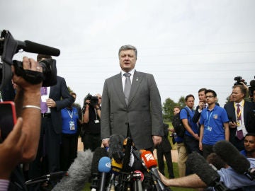 Petró Poroshenko llega a la zona de conflicto de Donetsk