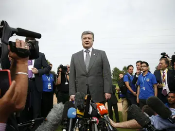 Petró Poroshenko llega a la zona de conflicto de Donetsk Petró Poroshenko llega a la zona de conflicto de Donetsk