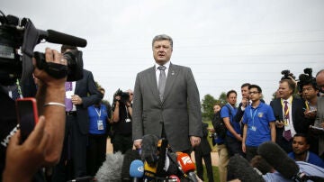 Petró Poroshenko llega a la zona de conflicto de Donetsk