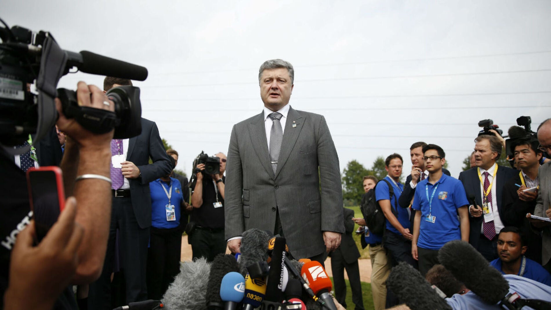 Petr&oacute; Poroshenko llega a la zona de conflicto de Donetsk