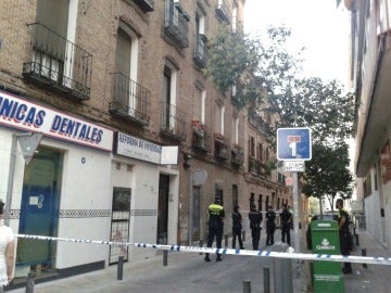 Edificio desalojado en Madrid por la amenaza de un artefacto explosivo Edificio desalojado en Madrid por la amenaza de un artefacto explosivo