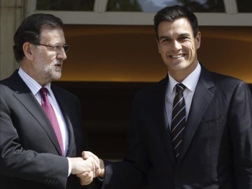 Mariano Rajoy recibe al socialista Pedro Sánchez en Moncloa. Mariano Rajoy recibe al socialista Pedro Sánchez en Moncloa.