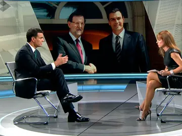 Pedro Sánchez y Gloria Lomana, durante la entrevista Pedro Sánchez y Gloria Lomana, durante la entrevista