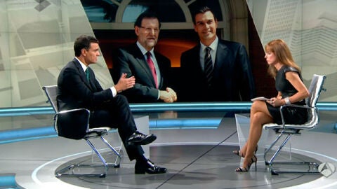 Pedro S&aacute;nchez y Gloria Lomana, durante la entrevista