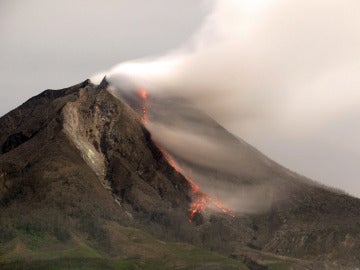 Capturando lo salvaje en el Monte Sinabung (13-09-2014)