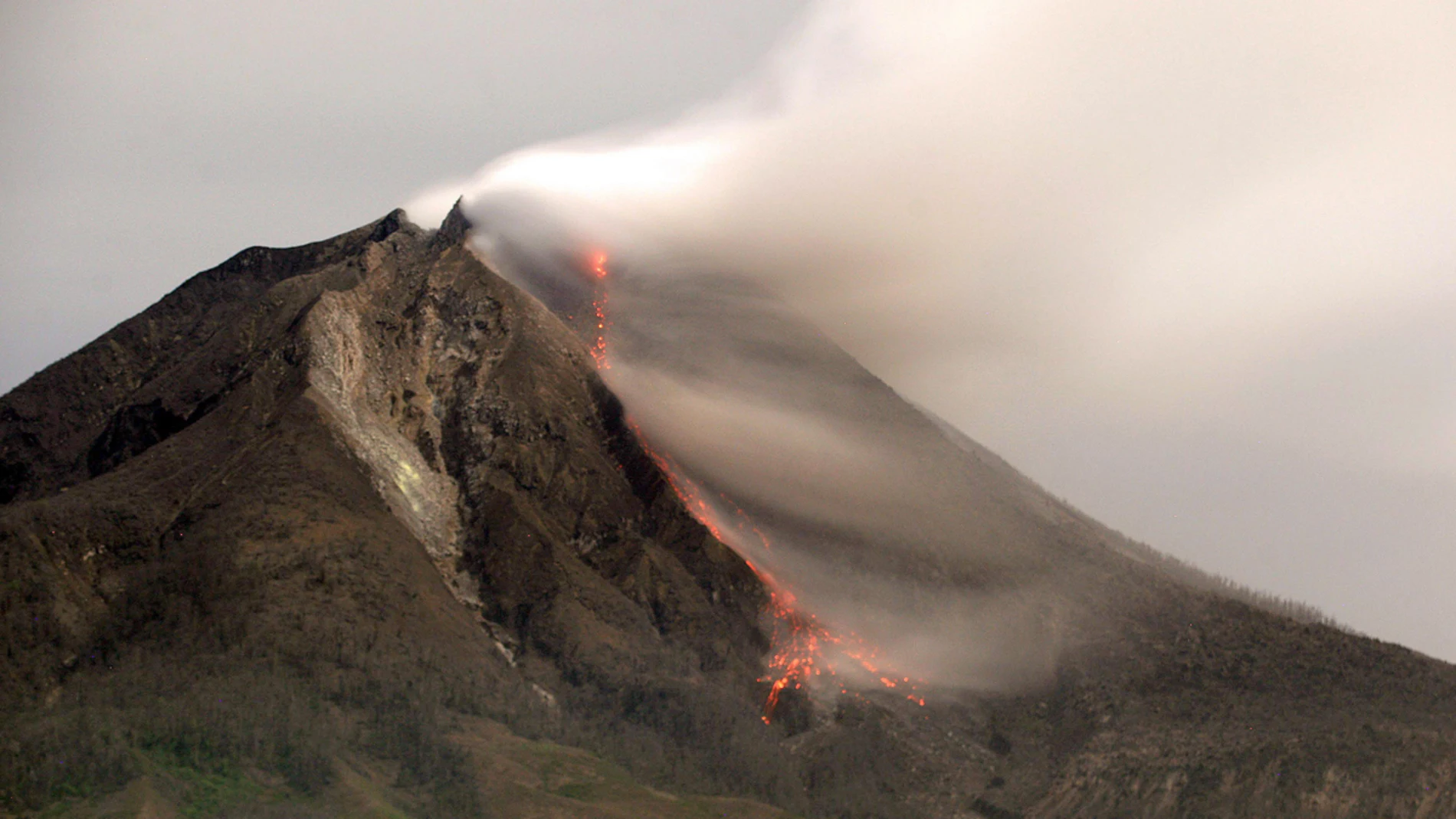 Capturando lo salvaje en el Monte Sinabung (13-09-2014) Capturando lo salvaje en el Monte Sinabung (13-09-2014)