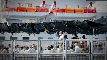 La Marina italiana rescató a más de 2.300 inmigrantes el fin de semana