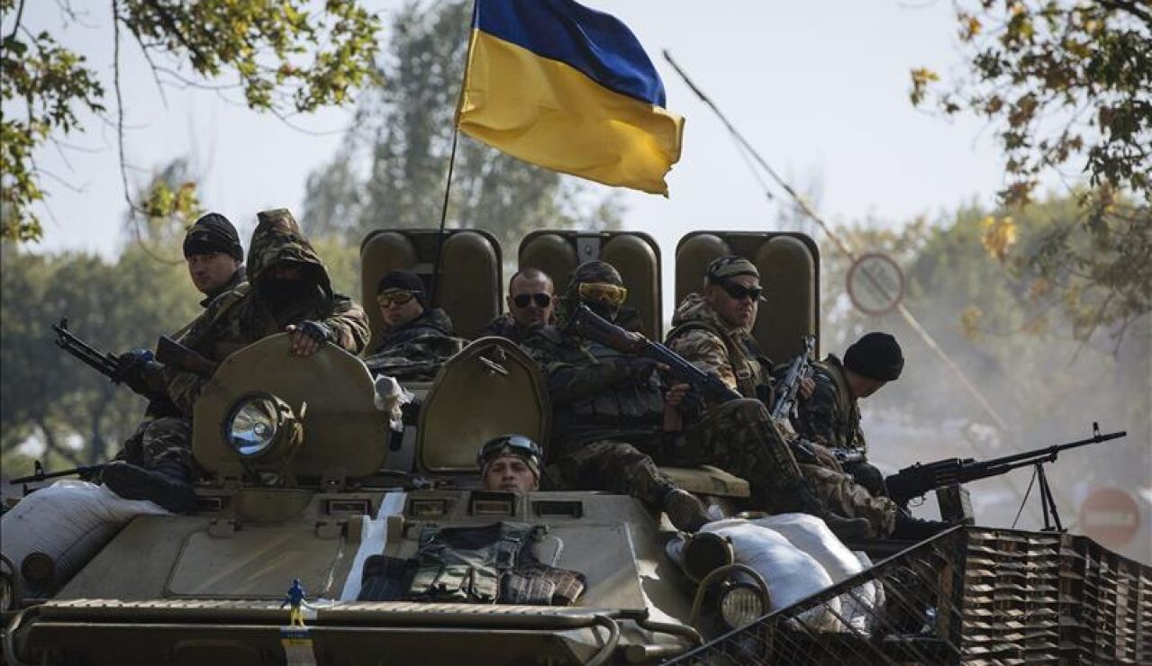 Soldados del ejército ucraniano son vistos por las calles de Kramatorsk, cerca de la localidad de Slavians