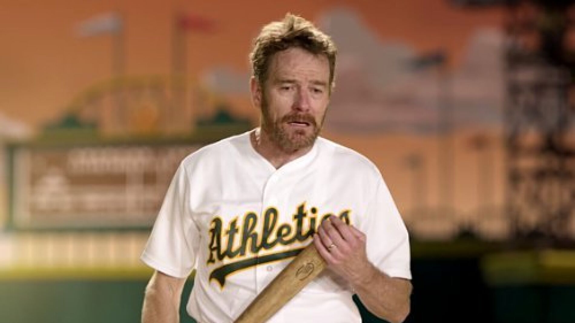 Bryan Cranston interpreta alos jugadores de la Liga de Béisbol Americana