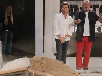 Pablo Motos y Karlos Arguiñano sorprendidos con el reto de El Hombre de Negro en El Hormiguero 3.0 Pablo Motos y Karlos Arguiñano sorprendidos con el reto de El Hombre de Negro en El Hormiguero 3.0