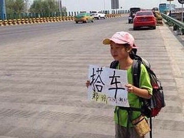 Una niña china recorre 4.000 km haciendo autostop Una niña china recorre 4.000 km haciendo autostop