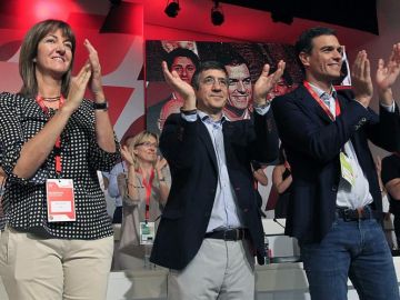 Idoia Mendia, arropada por Patxi López y Pedro Sánchez Idoia Mendia, arropada por Patxi López y Pedro Sánchez