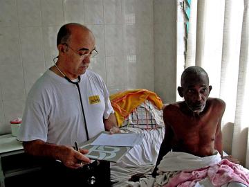 Manuel García Viejo, el misionero leonés infectado por el virus del Ébola 