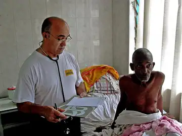 Manuel García Viejo, el misionero leonés infectado por el virus del Ébola Manuel García Viejo, el misionero leonés infectado por el virus del Ébola