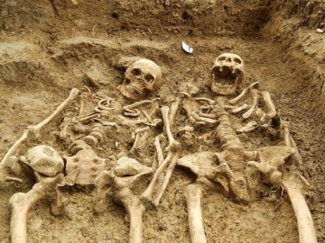 Los esqueletos cogidos de la mano encontrados en Leicester