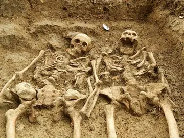 Los esqueletos cogidos de la mano encontrados en Leicester Los esqueletos cogidos de la mano encontrados en Leicester