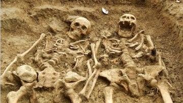 Los esqueletos cogidos de la mano encontrados en Leicester