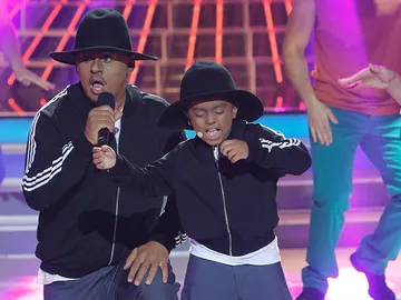Miki Nadal y Fran imitan a Pharrell Williams en Tu cara me suena Mini Miki Nadal y Fran imitan a Pharrell Williams en Tu cara me suena Mini
