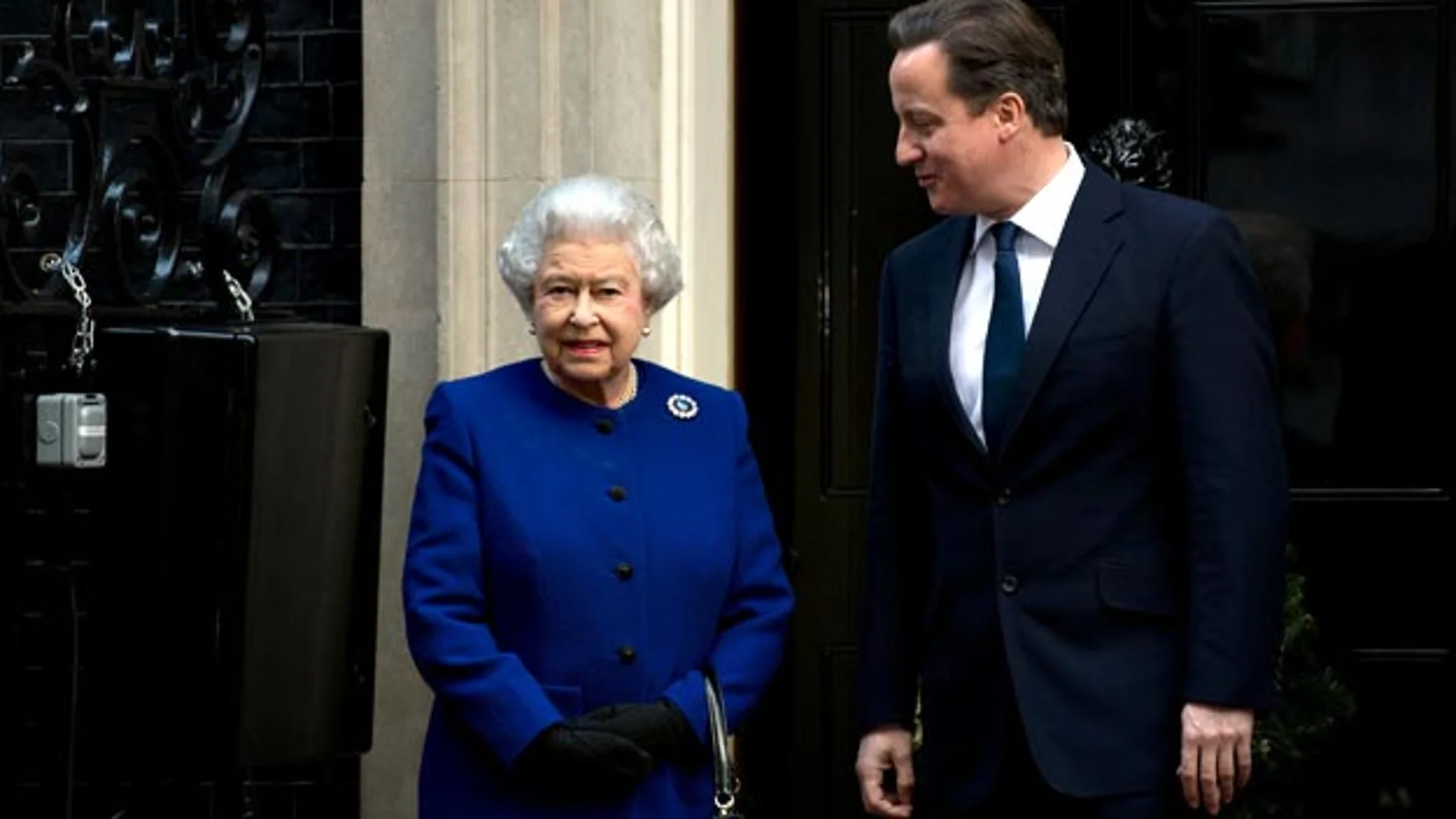 David Cameron junto a Isabel II David Cameron junto a Isabel II