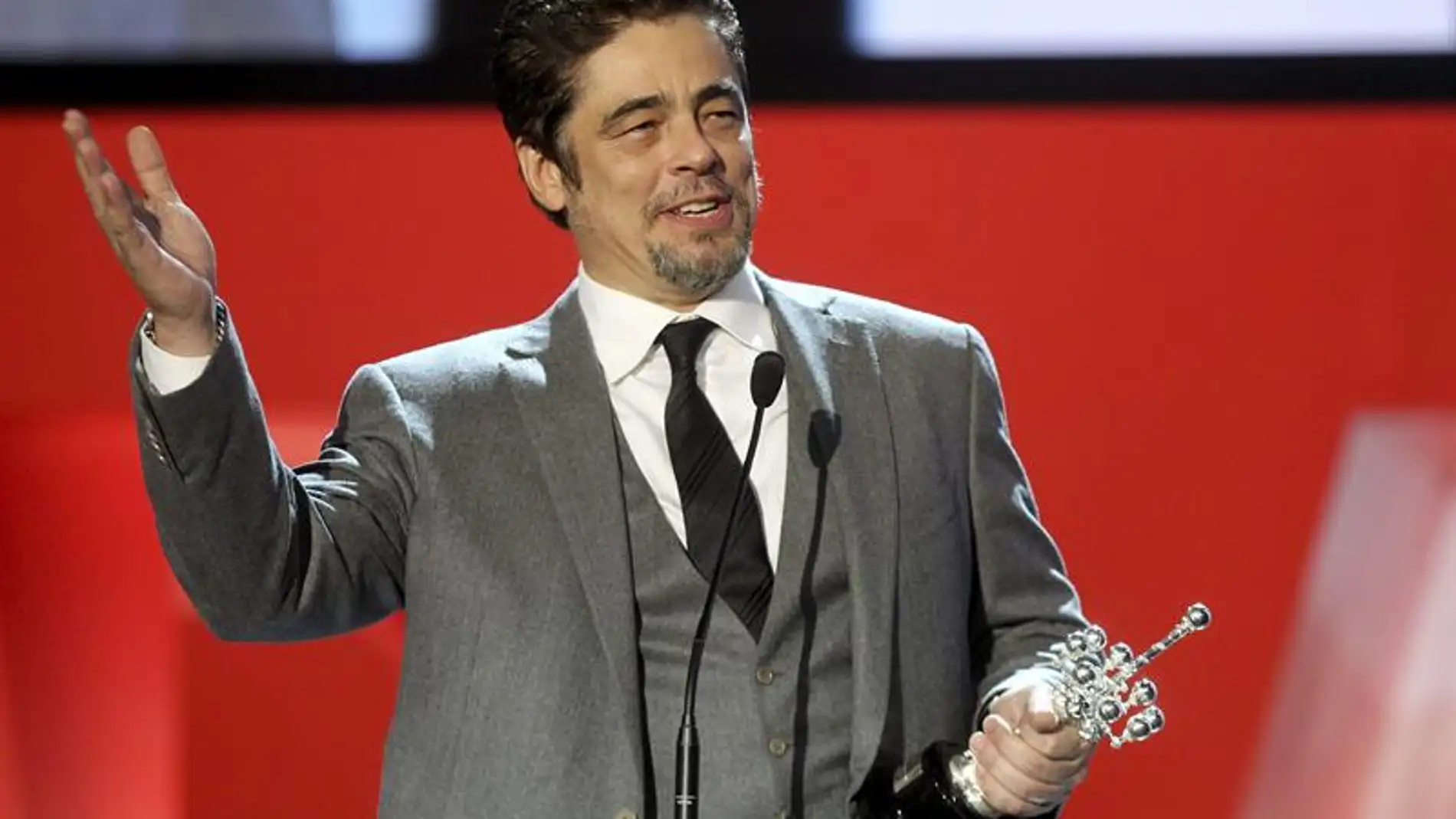 Benicio del Toro dedica el Premio Donostia a Puerto Rico, su país natal