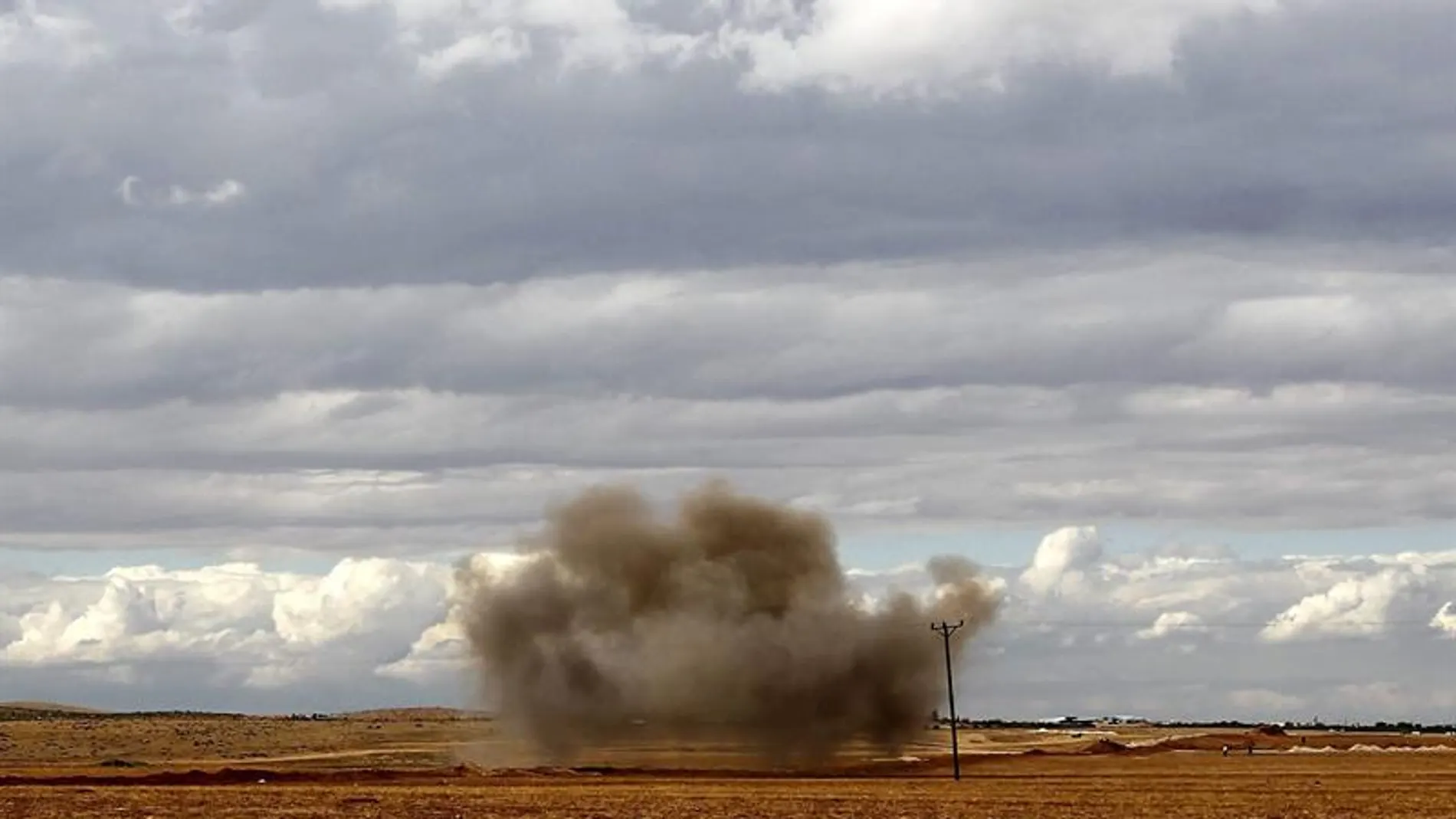Una columna de humo se eleva después del impacto de un mortero proveniente de Siria Una columna de humo se eleva después del impacto de un mortero proveniente de Siria
