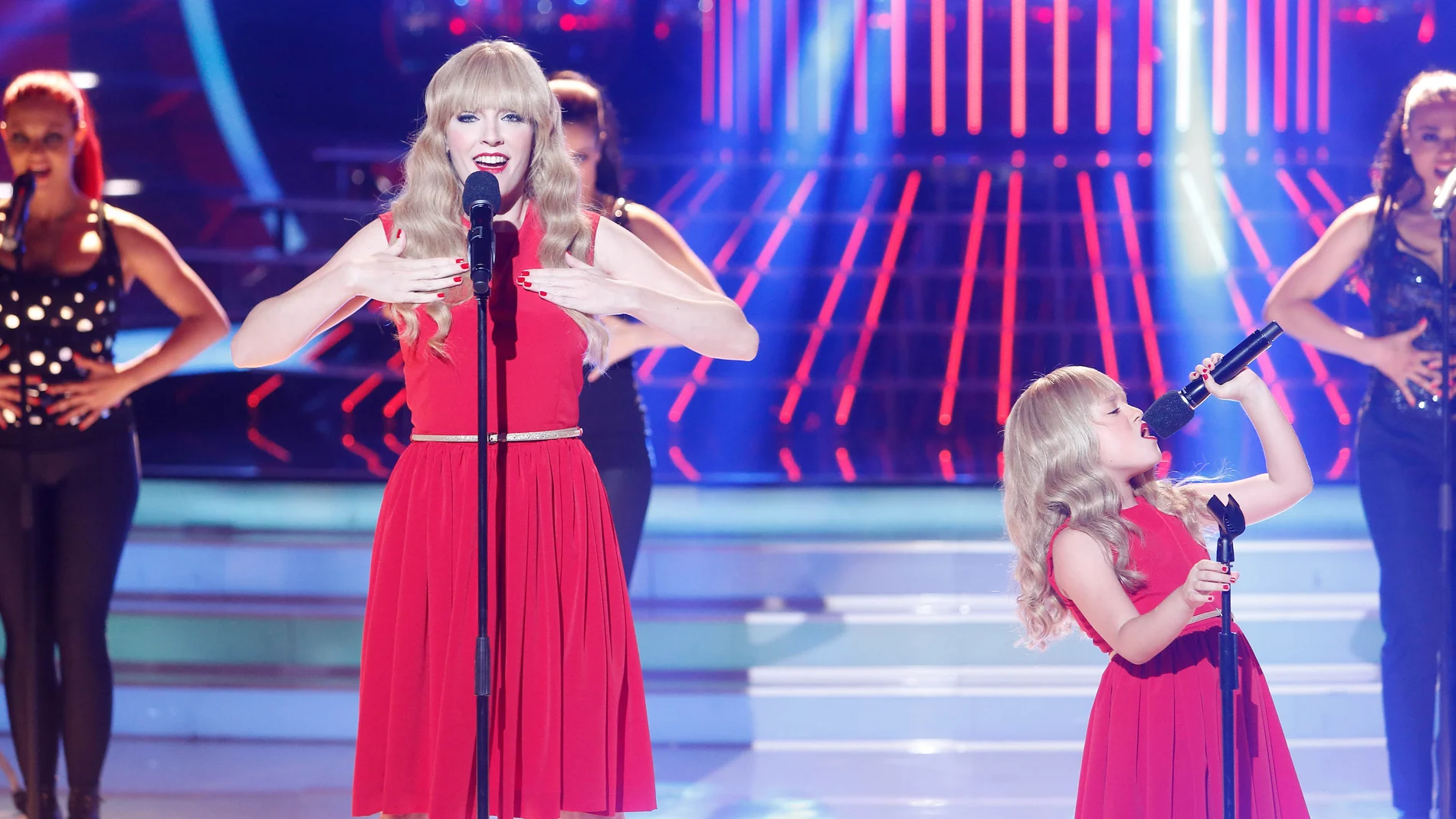 Anna Simon y Nayra imitan a Taylor Swift en Tu cara me suena Mini