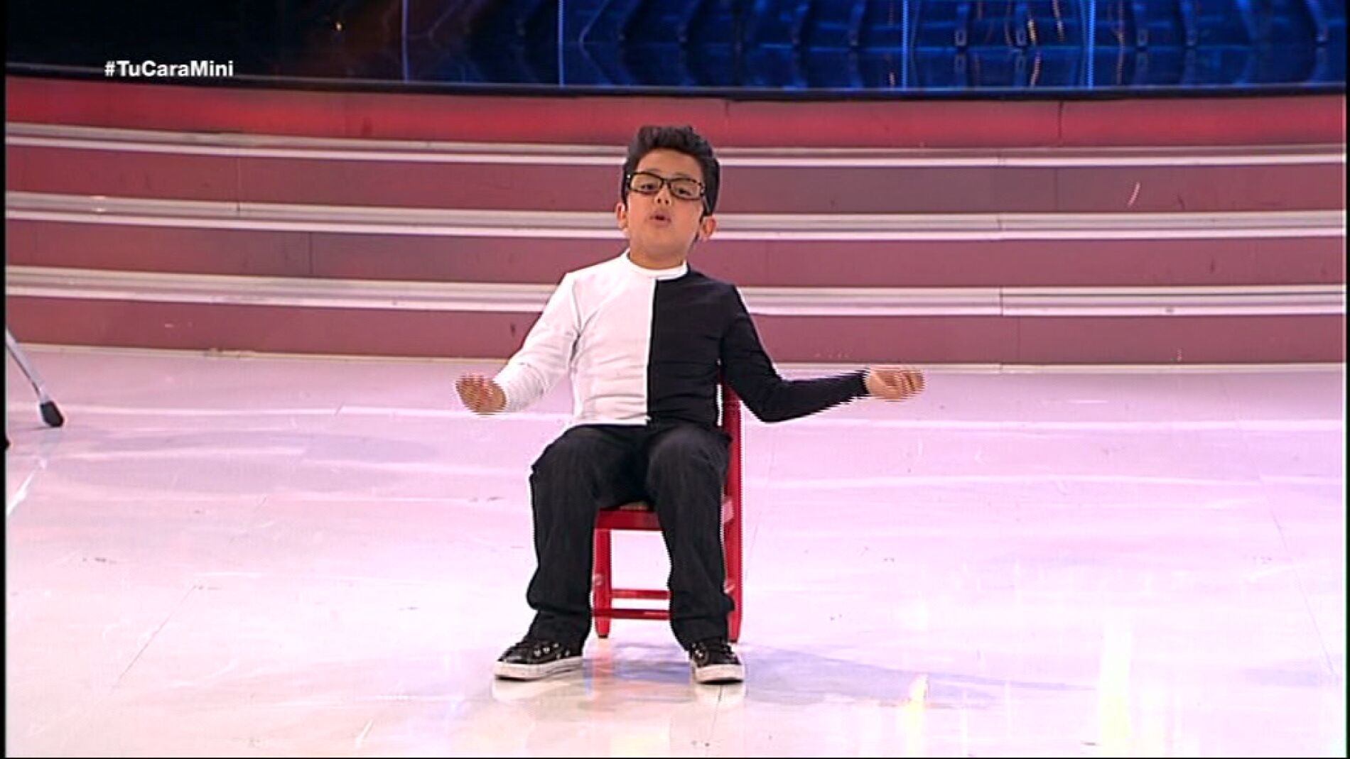 Fran nos deleita imitando a capella a Taylor Swift