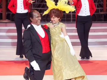 Santiago Segura y Julia imitan a Barbra Streisand Y Louis Armstrong en Tu cara me suena Mini Santiago Segura y Julia imitan a Barbra Streisand Y Louis Armstrong en Tu cara me suena Mini