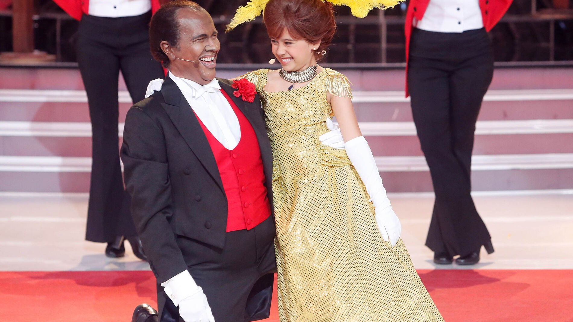 Santiago Segura y Julia imitan a Barbra Streisand Y Louis Armstrong en Tu cara me suena Mini