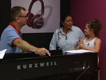 María del Monte se queda embelesada con Nayra en los ensayos de Tu cara me suena Mini María del Monte se queda embelesada con Nayra en los ensayos de Tu cara me suena Mini