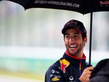 Ricciardo, sonriente pese a la lluvia