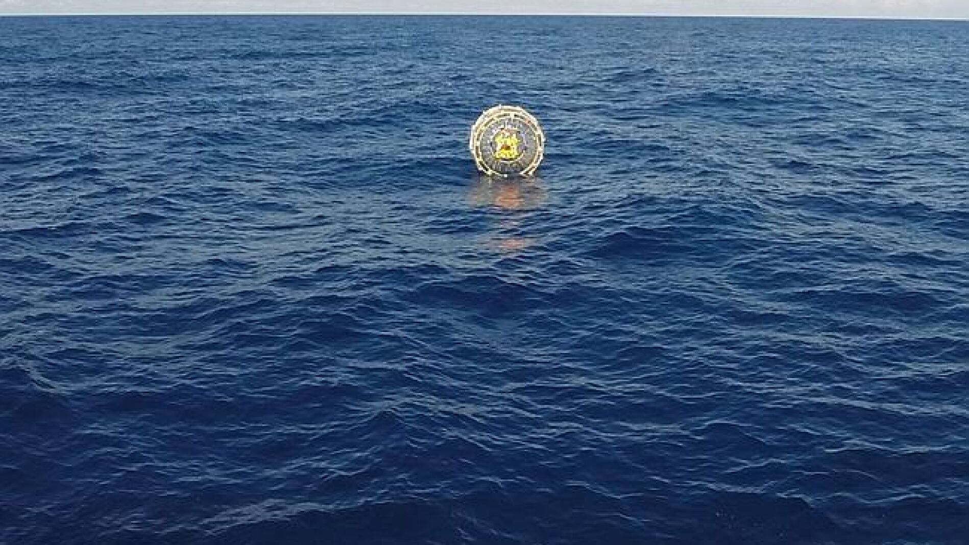 Hombre en burbuja en el Atl&aacute;ntico