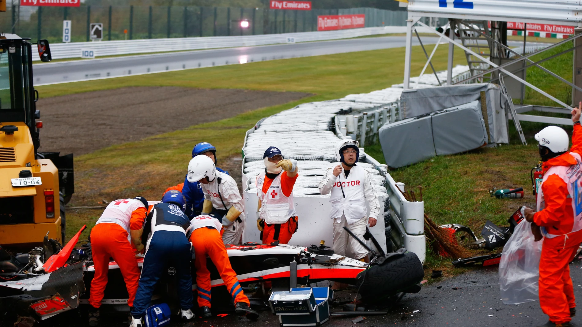 Jules Bianchi atendido en el lugar del accidente en el GP de Japón